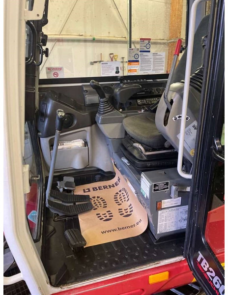 Takeuchi TB 240 - Mini rýpadlo: obrázek 5 Takeuchi TB 240 - Mini rýpadlo: obrázek 5