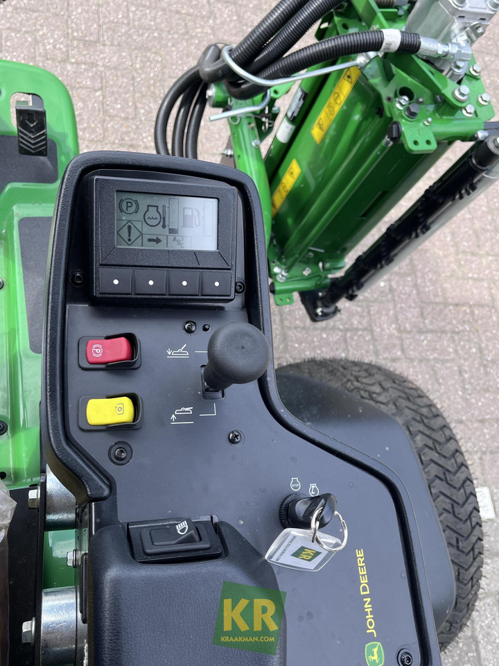 8700A John Deere - Sekačka na trávu: obrázek 2 8700A John Deere - Sekačka na trávu: obrázek 2