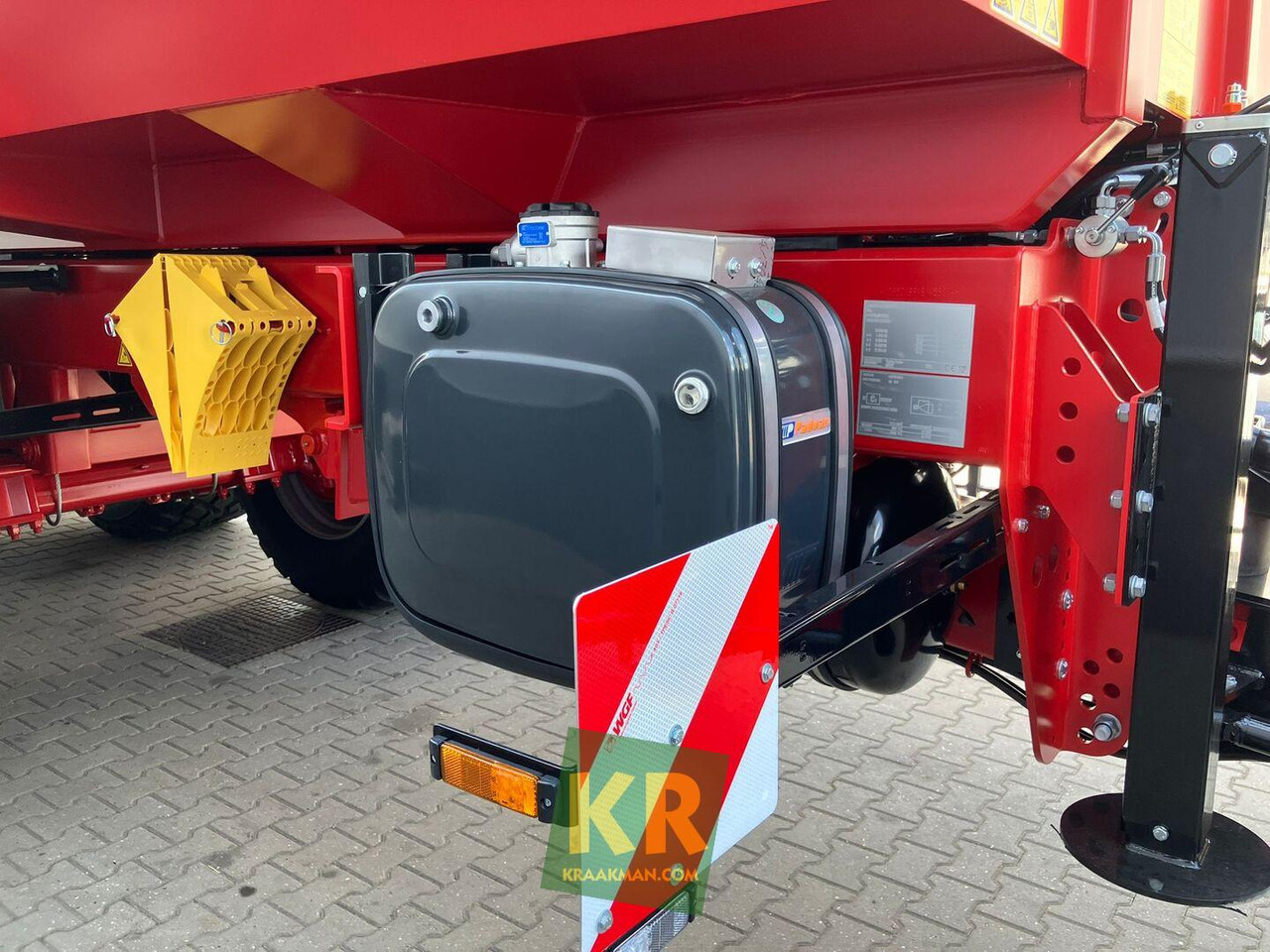 BIG BODY 900 Krampe - Zemědělský sklápěcí přívěs: obrázek 2 BIG BODY 900 Krampe - Zemědělský sklápěcí přívěs: obrázek 2