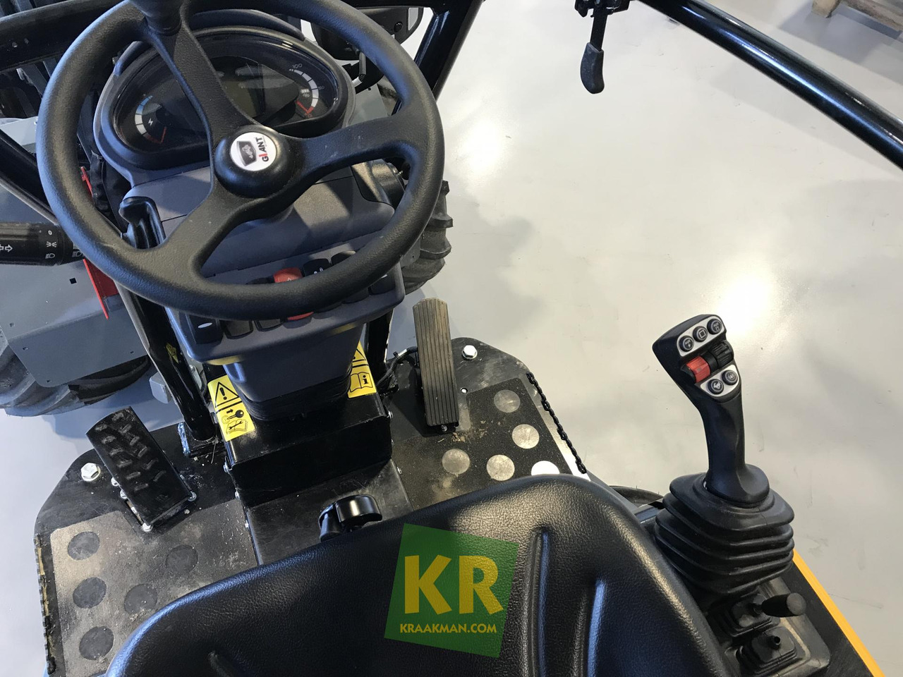 Nový Kloubový nakladač G2200E Giant: obrázek 9