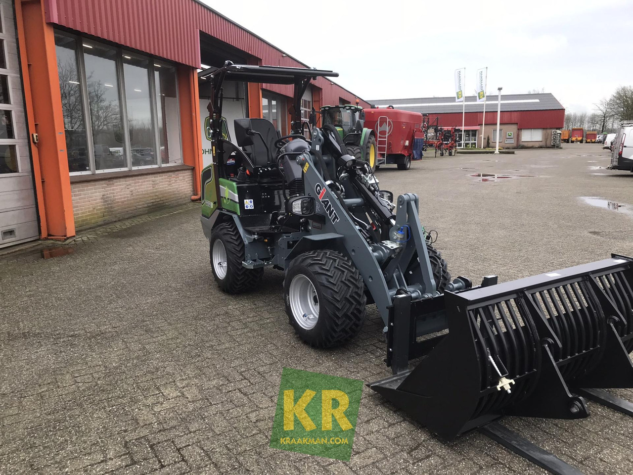 G2700E Giant - Kloubový nakladač: obrázek 3 G2700E Giant - Kloubový nakladač: obrázek 3