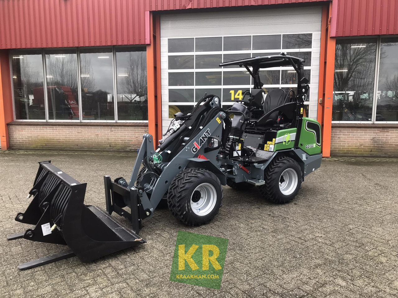 G2700E Giant - Kloubový nakladač: obrázek 1 G2700E Giant - Kloubový nakladač: obrázek 1