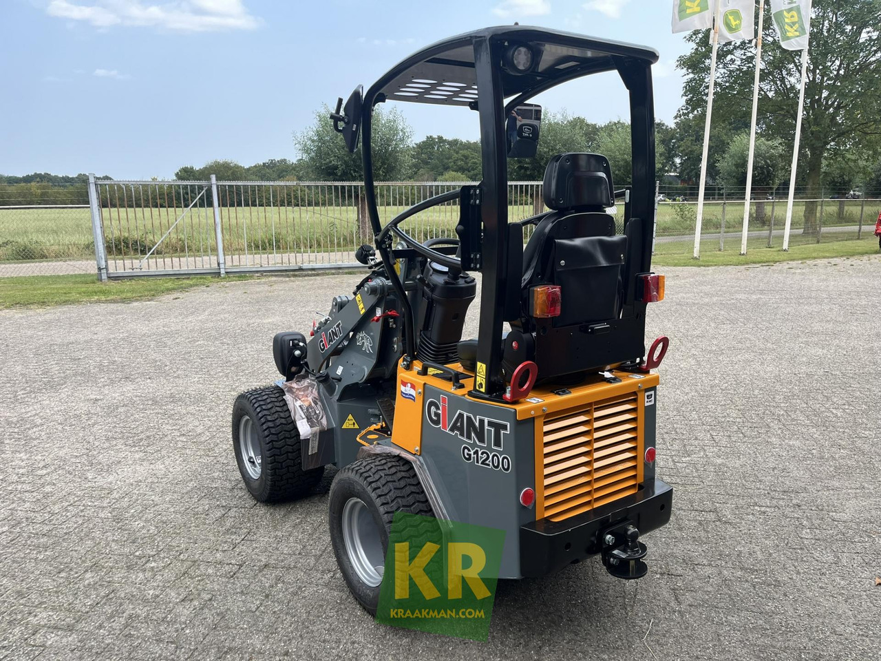 Giant G1200 - Kloubový nakladač: obrázek 5 Giant G1200 - Kloubový nakladač: obrázek 5