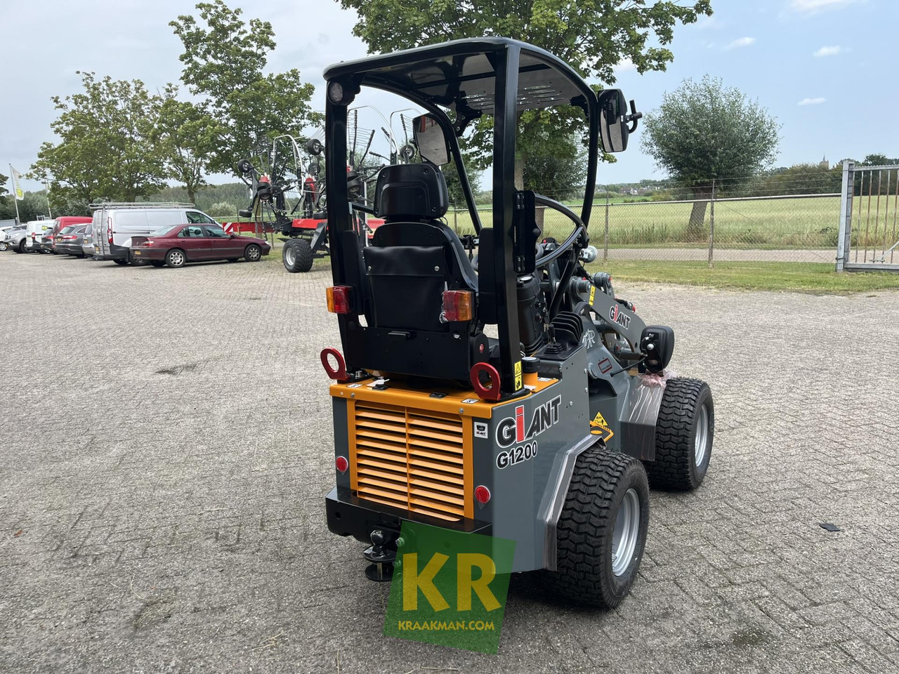 Giant G1200 - Kloubový nakladač: obrázek 4 Giant G1200 - Kloubový nakladač: obrázek 4