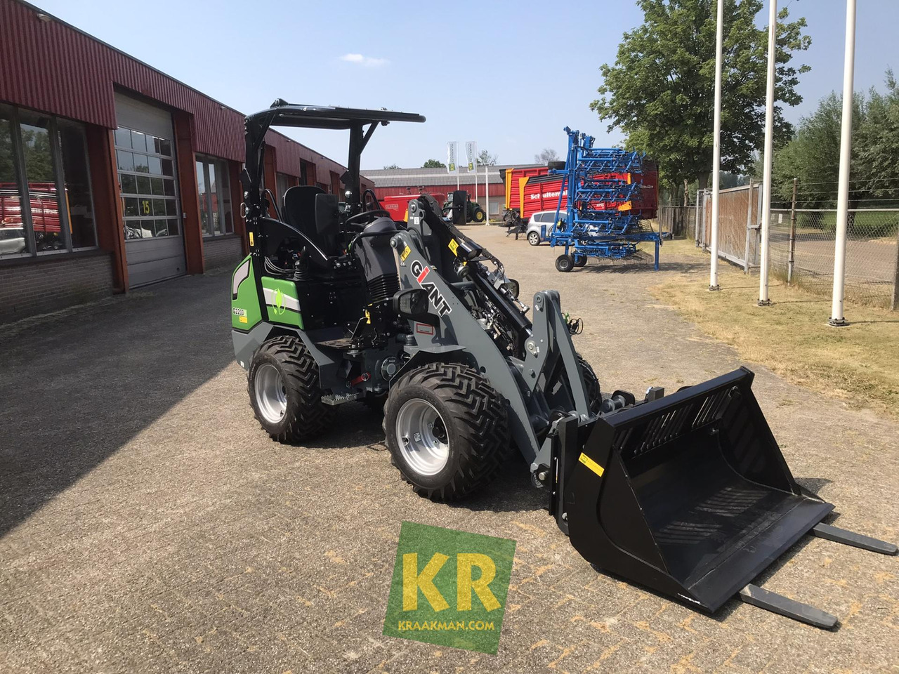 Giant G2200E - Kloubový nakladač: obrázek 2 Giant G2200E - Kloubový nakladač: obrázek 2