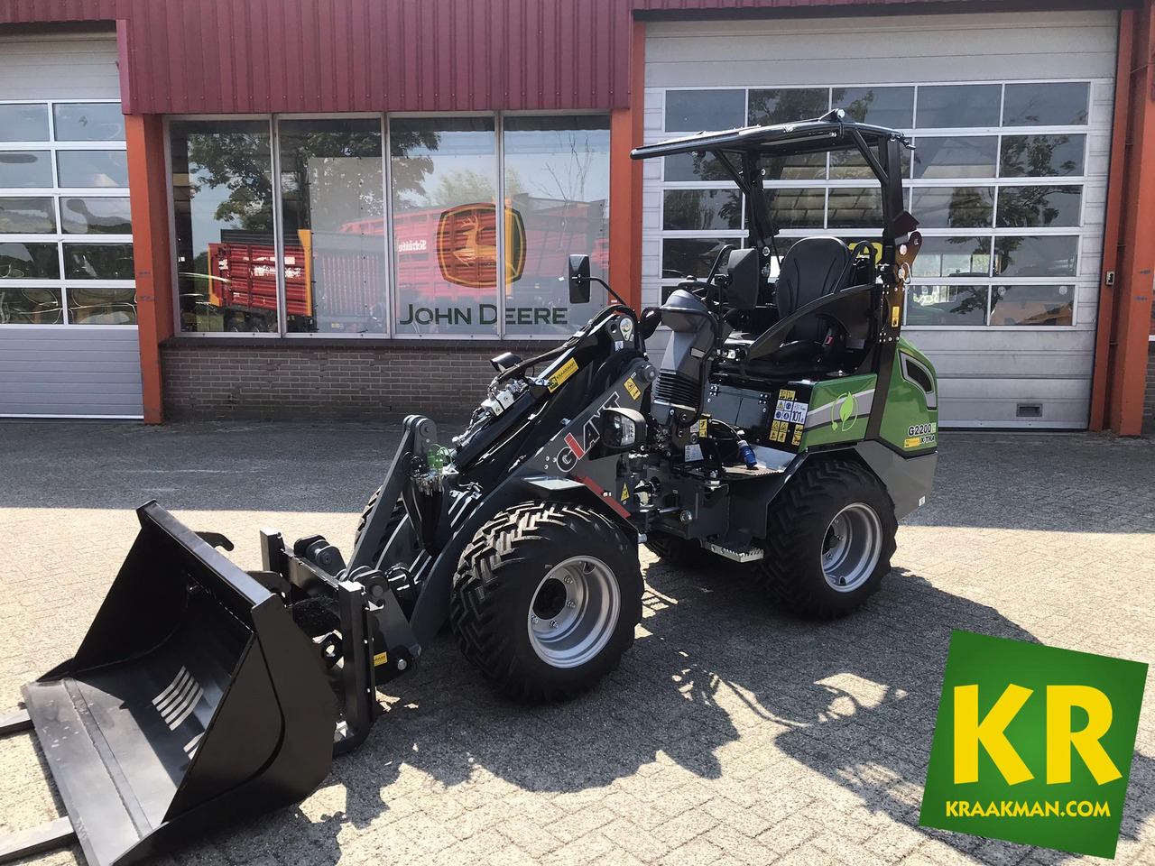 Giant G2200E - Kloubový nakladač: obrázek 1 Giant G2200E - Kloubový nakladač: obrázek 1