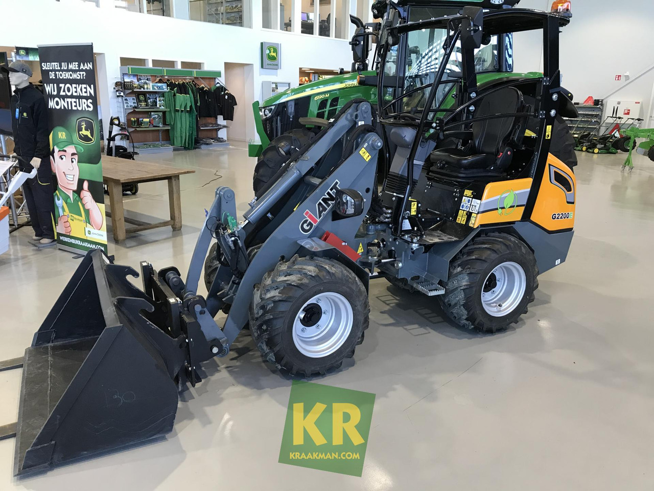 Giant G2200E - Kloubový nakladač: obrázek 1 Giant G2200E - Kloubový nakladač: obrázek 1