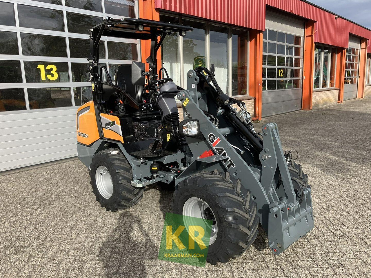 Giant G2700 HD+ - Kloubový nakladač: obrázek 2 Giant G2700 HD+ - Kloubový nakladač: obrázek 2