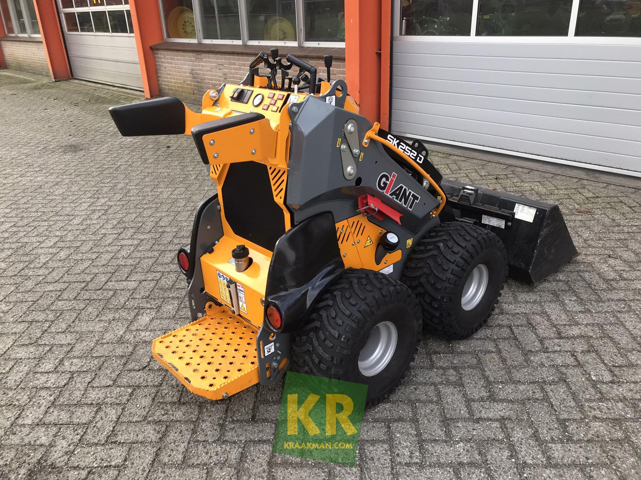 Giant SK252D - Kloubový nakladač: obrázek 4 Giant SK252D - Kloubový nakladač: obrázek 4