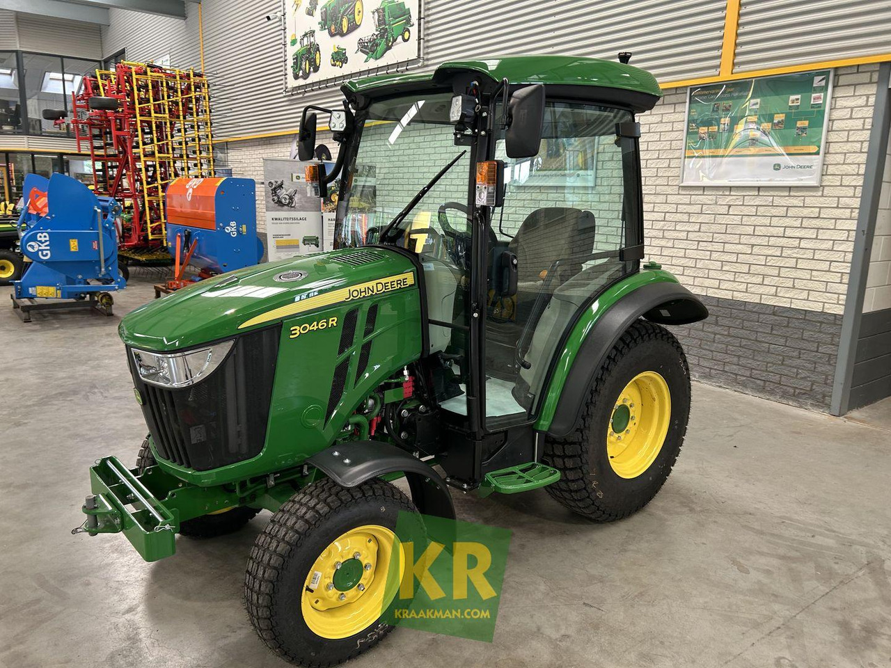 John Deere 3046R - Malotraktor: obrázek 2 John Deere 3046R - Malotraktor: obrázek 2