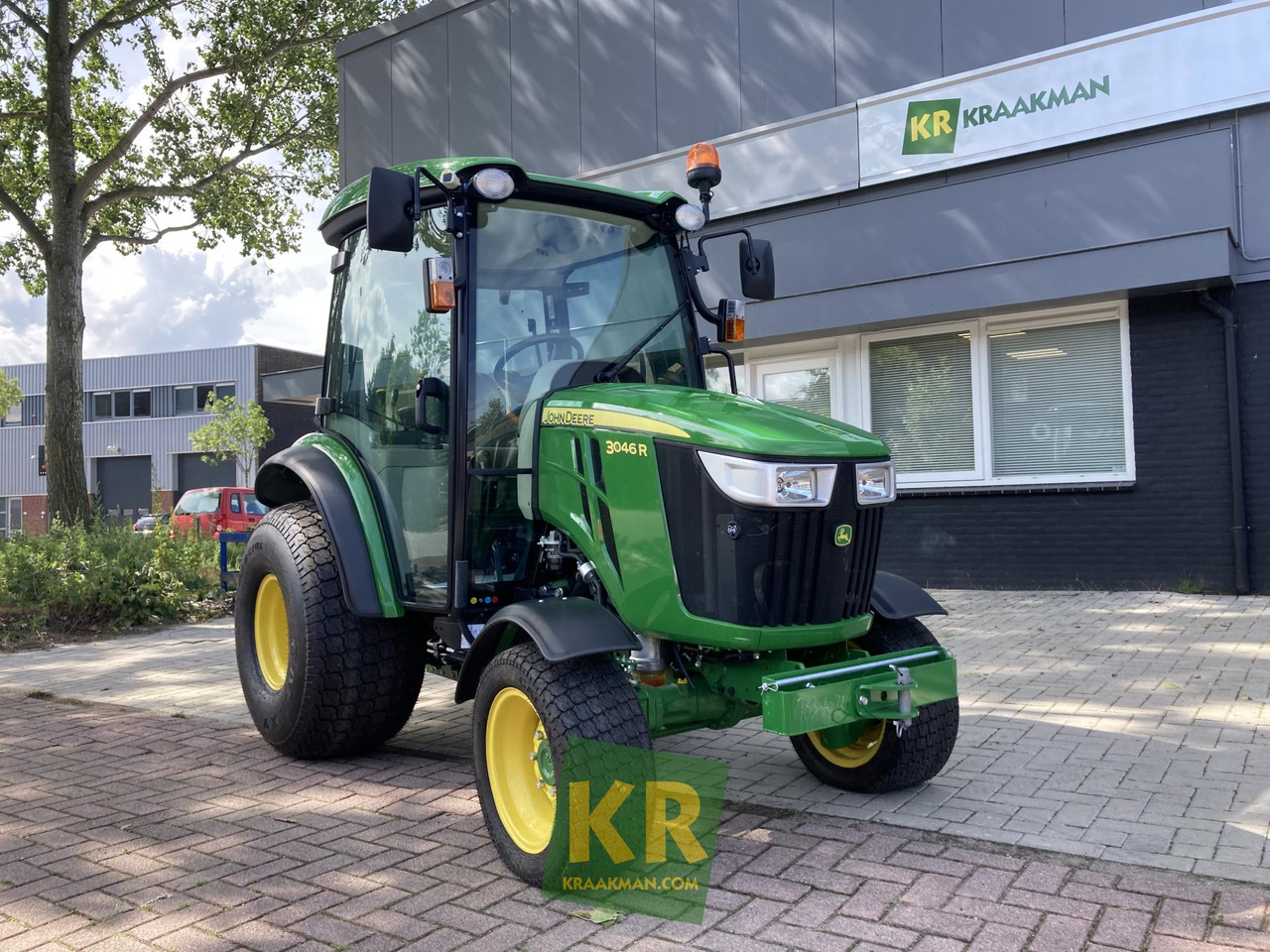 John Deere 3046R - Malotraktor: obrázek 1 John Deere 3046R - Malotraktor: obrázek 1