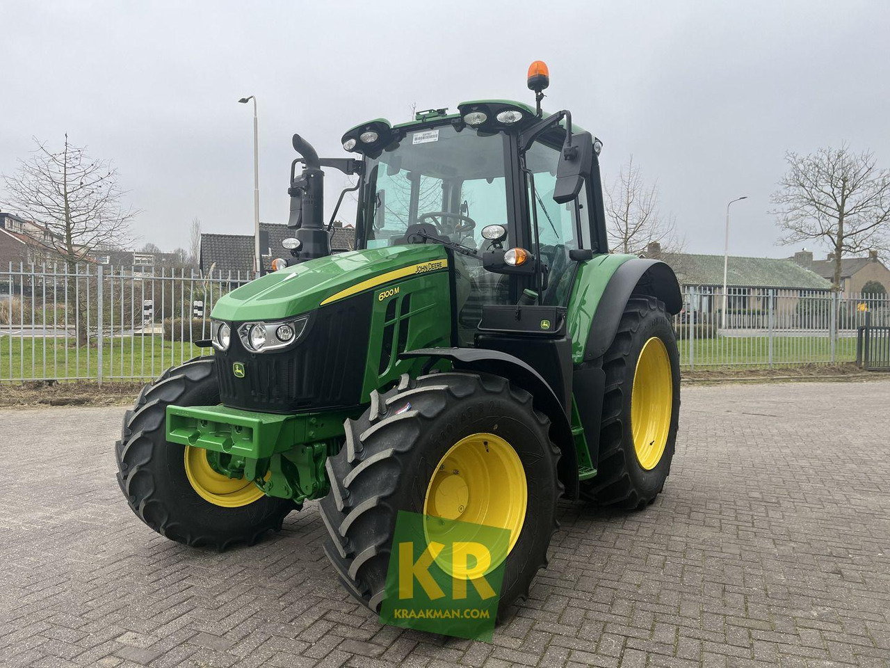John Deere 6100M - Traktor: obrázek 2 John Deere 6100M - Traktor: obrázek 2