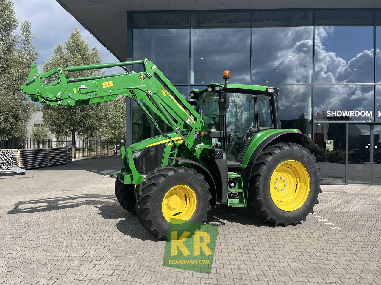 John Deere 6100M - Traktor: obrázek 1 John Deere 6100M - Traktor: obrázek 1