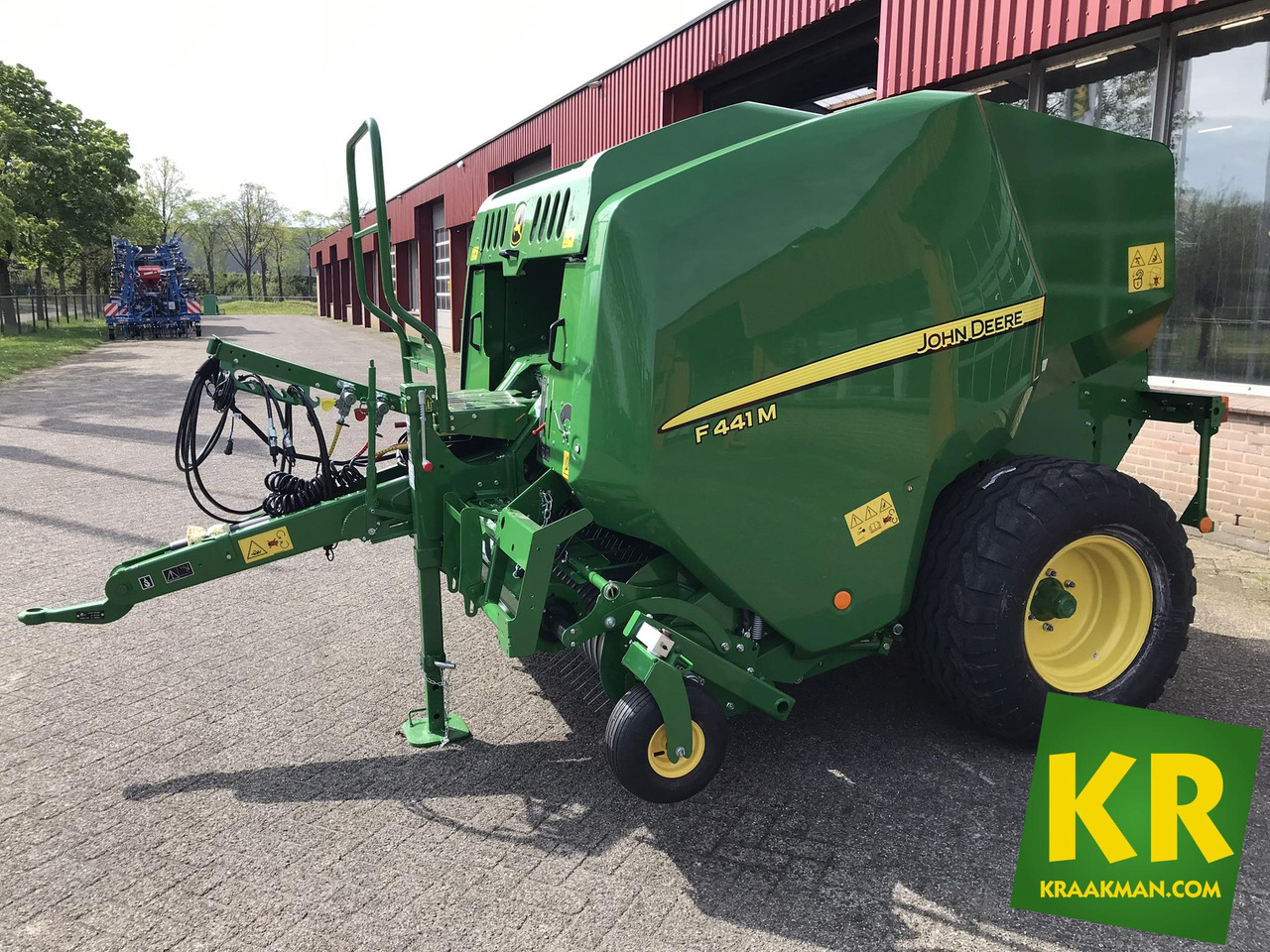 John Deere F441M - Lis na válcové balíky: obrázek 4 John Deere F441M - Lis na válcové balíky: obrázek 4