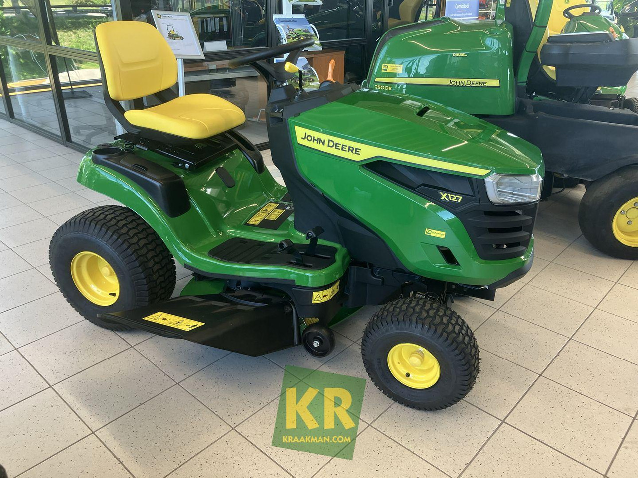 John Deere X127 - Sekačka na trávu: obrázek 2 John Deere X127 - Sekačka na trávu: obrázek 2