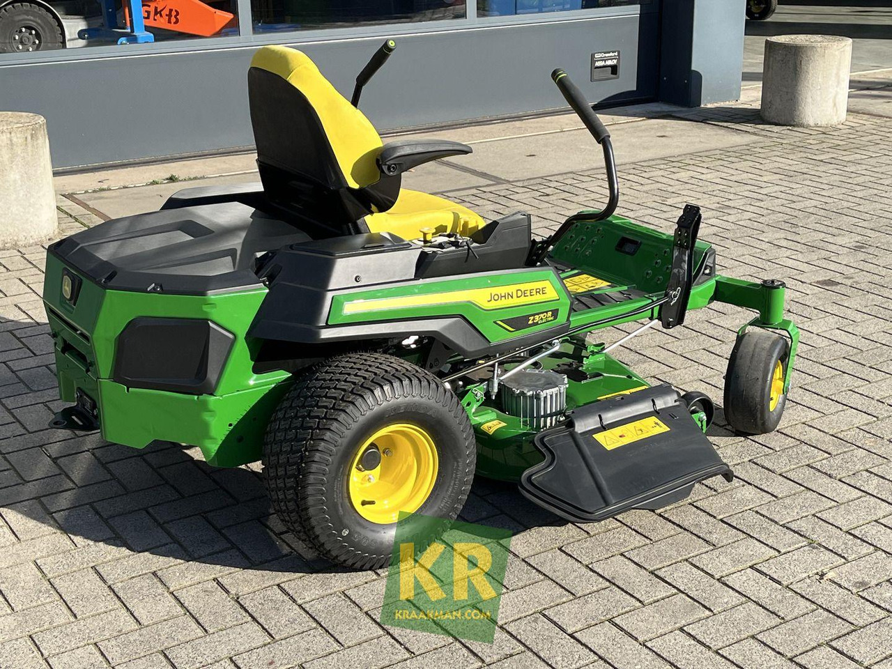 John Deere Z370R ELECTRIC - Sekačka na trávu: obrázek 4 John Deere Z370R ELECTRIC - Sekačka na trávu: obrázek 4