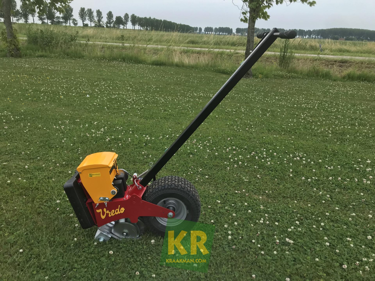 Vredo Turf Buddy - Stroj na obdělávání půdy: obrázek 1 Vredo Turf Buddy - Stroj na obdělávání půdy: obrázek 1