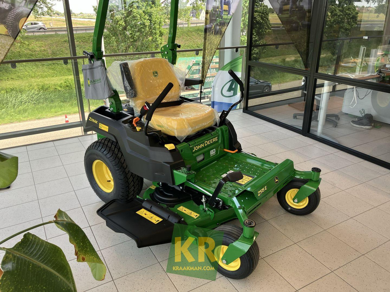 Z515E ZEROTURN John Deere - Sekačka na trávu: obrázek 2 Z515E ZEROTURN John Deere - Sekačka na trávu: obrázek 2
