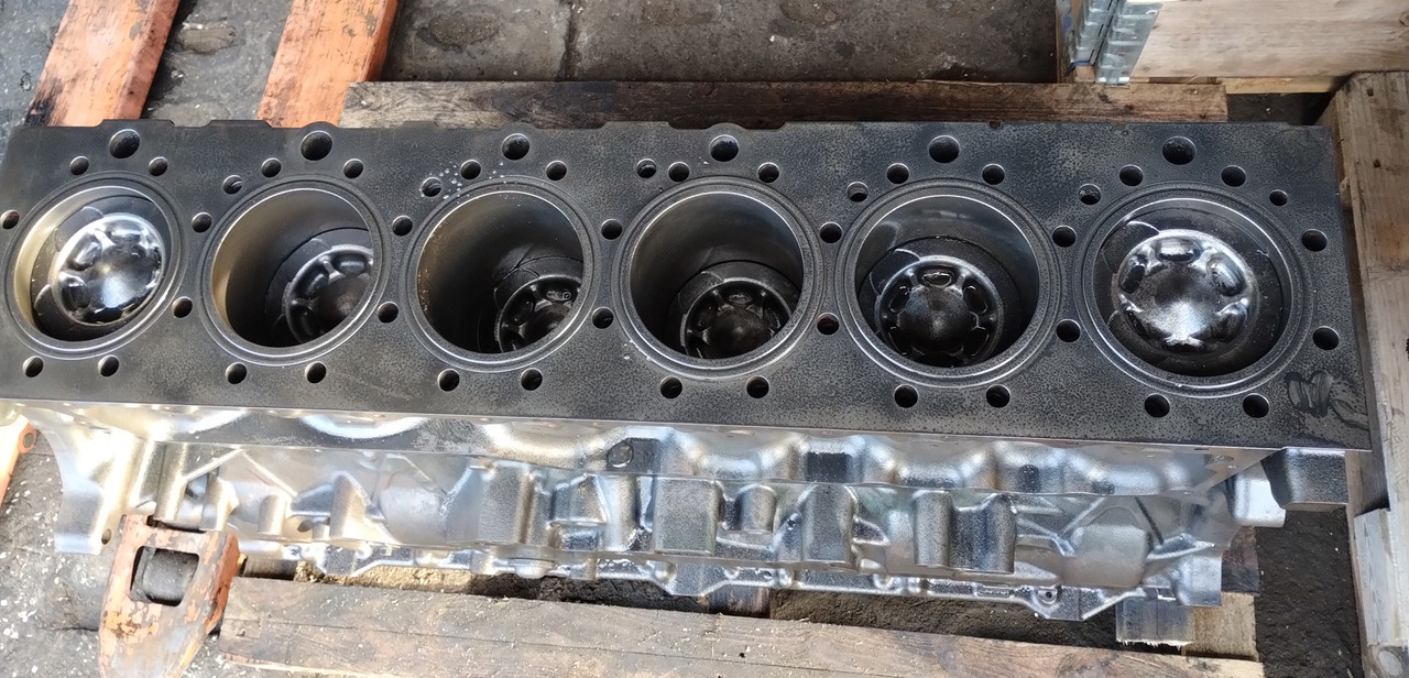BLOK SILNIKA TŁOKI WAŁ KORBOWY KORBOWODY Volvo FH FH5 460 500 550 2023 232531326 P 23859377 1002142 - Motor a díly: obrázek 3 BLOK SILNIKA TŁOKI WAŁ KORBOWY KORBOWODY Volvo FH FH5 460 500 550 2023 232531326 P 23859377 1002142 - Motor a díly: obrázek 3