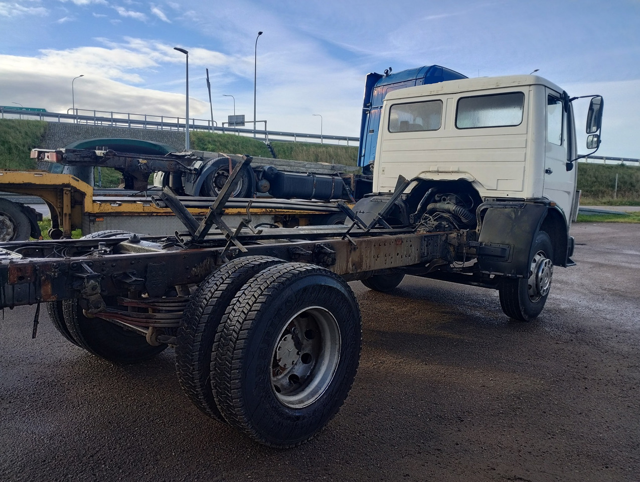 MERCEDES-BENZ 1620 - Podvozek s kabinou: obrázek 3 MERCEDES-BENZ 1620 - Podvozek s kabinou: obrázek 3