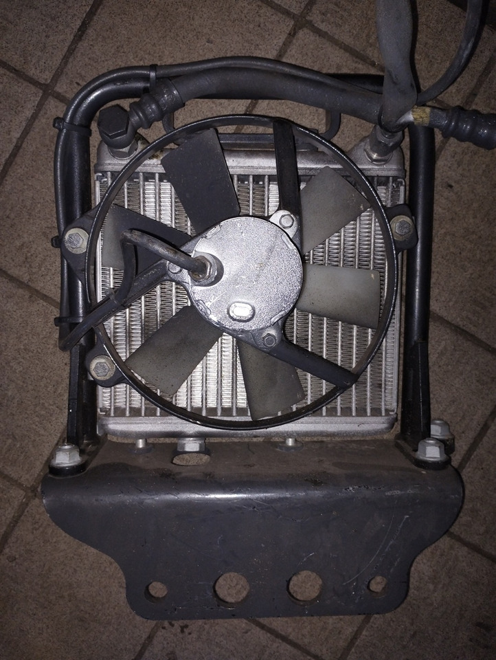 Mercedes Actros Atego Arocs Chłodnica oleju Oil cooler Skrzyni rozdzielczej VG1400 VG1700 VG2400 A9412800106 9412800106 0015003693 0005401988 - Chladič oleje: obrázek 1 Mercedes Actros Atego Arocs Chłodnica oleju Oil cooler Skrzyni rozdzielczej VG1400 VG1700 VG2400 A9412800106 9412800106 0015003693 0005401988 - Chladič oleje: obrázek 1