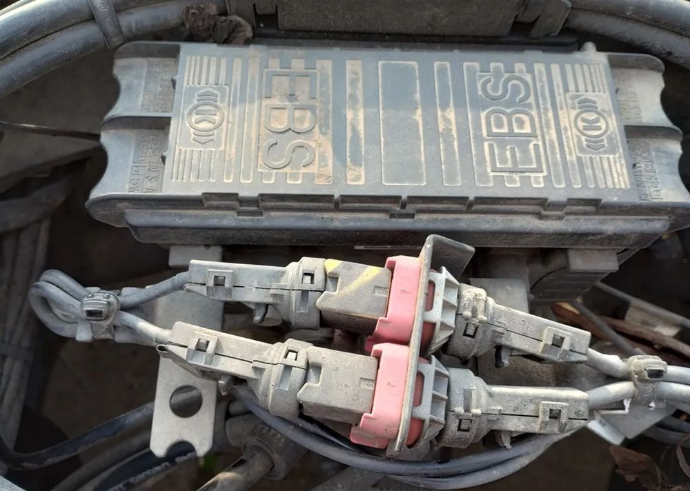 Zawór EBS Modulator Knorr VOLVO FH 2023 22225552 - Elektrický systém pro Nákladní auto: obrázek 1 Zawór EBS Modulator Knorr VOLVO FH 2023 22225552 - Elektrický systém pro Nákladní auto: obrázek 1