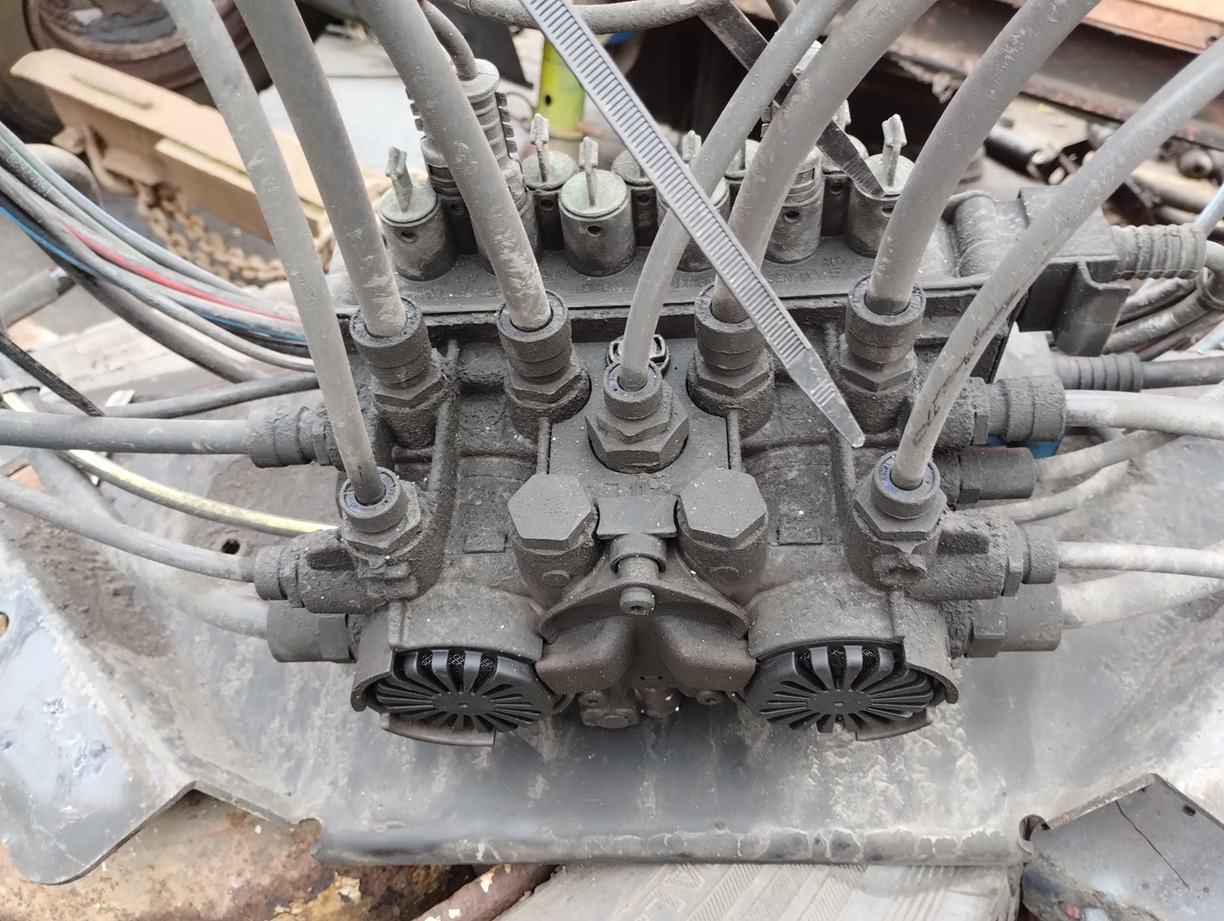 Zawór Modulator EBS HALDEX 823008101 - Brzdový ventil pro Přívěs: obrázek 1 Zawór Modulator EBS HALDEX 823008101 - Brzdový ventil pro Přívěs: obrázek 1