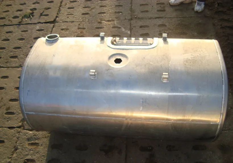 Zbiornik paliwa VOLVO RENUALT 120x70x70 - Palivová nádrž pro Nákladní auto: obrázek 2 Zbiornik paliwa VOLVO RENUALT 120x70x70 - Palivová nádrž pro Nákladní auto: obrázek 2