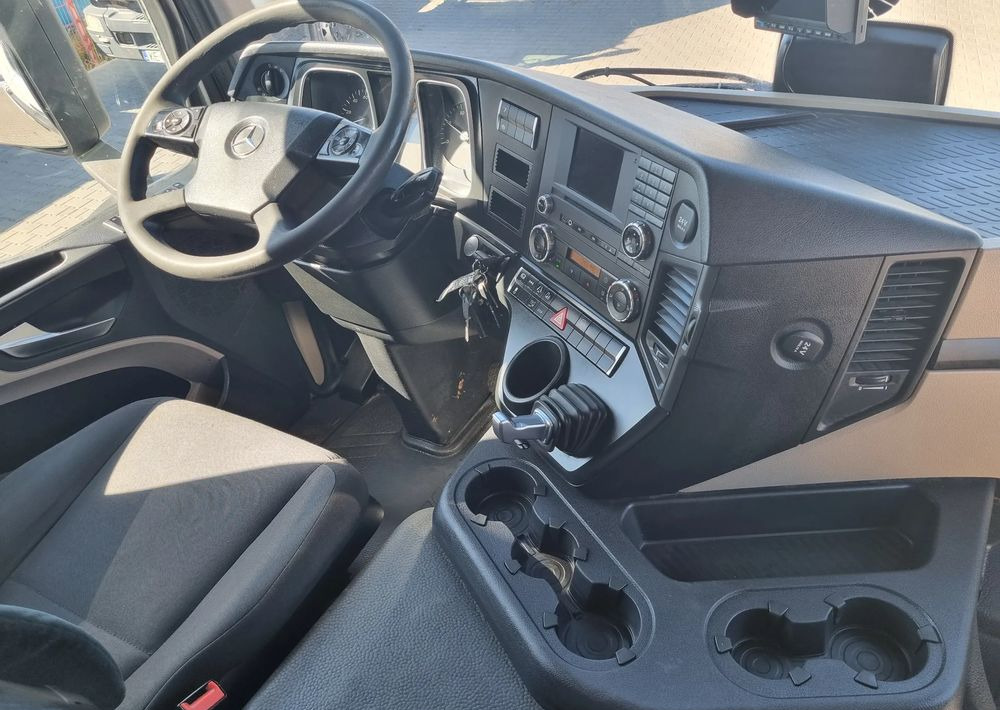 Mercedes-Benz Actros 1836 - Plachtový nákladní auto: obrázek 5 Mercedes-Benz Actros 1836 - Plachtový nákladní auto: obrázek 5