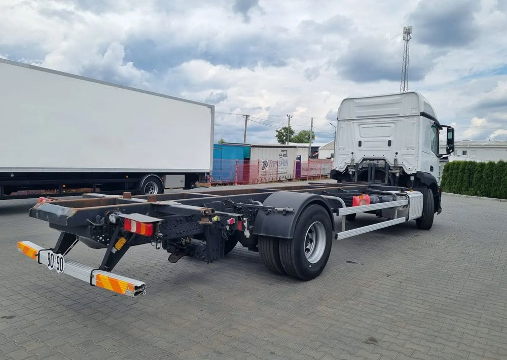 Mercedes-Benz Actros 1836 - Plachtový nákladní auto: obrázek 3 Mercedes-Benz Actros 1836 - Plachtový nákladní auto: obrázek 3