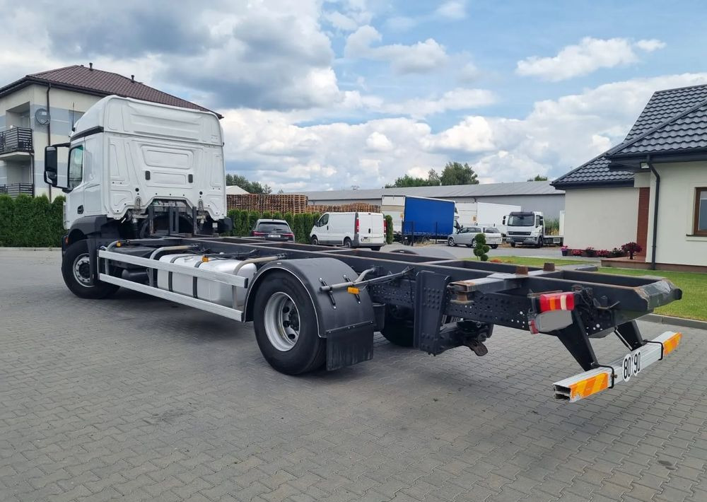 Mercedes-Benz Actros 1836 - Plachtový nákladní auto: obrázek 4 Mercedes-Benz Actros 1836 - Plachtový nákladní auto: obrázek 4