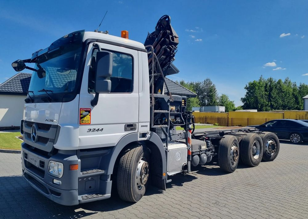Mercedes-Benz Actros 3244 - Podvozek s kabinou: obrázek 1 Mercedes-Benz Actros 3244 - Podvozek s kabinou: obrázek 1