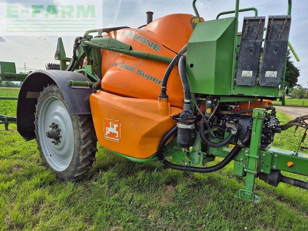 Amazone ux 3200 super - Tažený postřikovač: obrázek 1 Amazone ux 3200 super - Tažený postřikovač: obrázek 1
