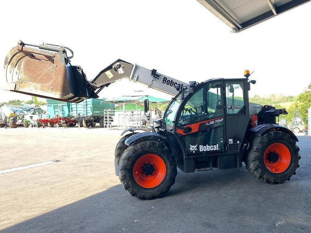 Bobcat tl 38.70 hf mit nur 2600 stunden, inkl. 3 werkzeugen - Teleskopický manipulátor: obrázek 1 Bobcat tl 38.70 hf mit nur 2600 stunden, inkl. 3 werkzeugen - Teleskopický manipulátor: obrázek 1