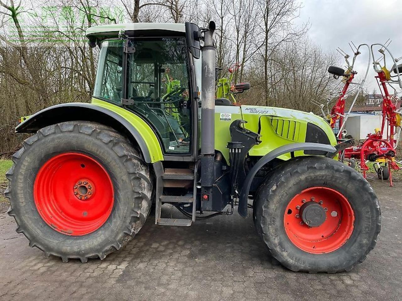 CLAAS ares 697 atz mit fronthydraulik und frontladerkonsolen stoll ATZ - Traktor: obrázek 2 CLAAS ares 697 atz mit fronthydraulik und frontladerkonsolen stoll ATZ - Traktor: obrázek 2