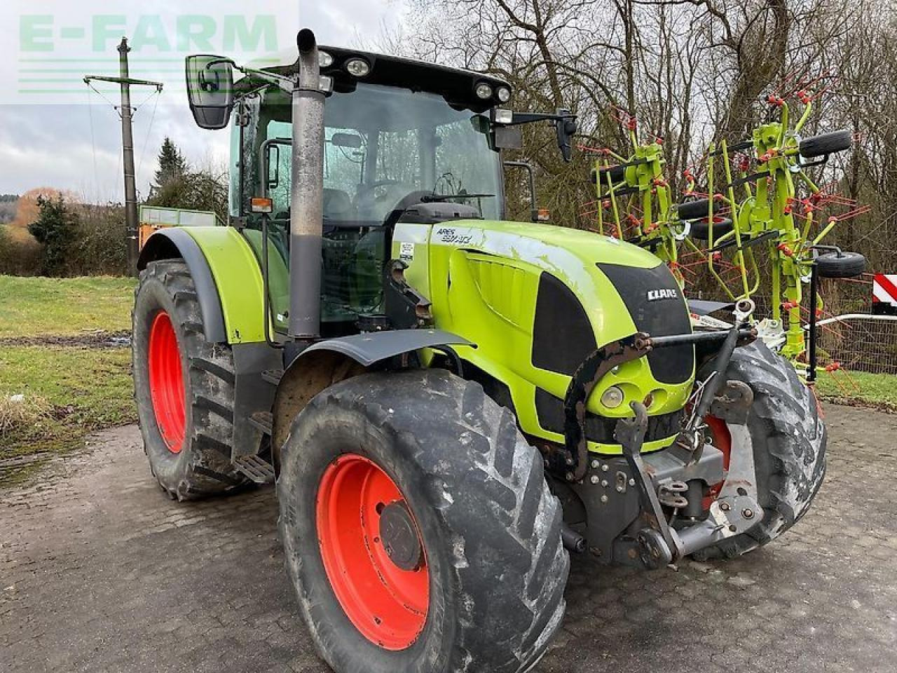 CLAAS ares 697 atz mit fronthydraulik und frontladerkonsolen stoll ATZ - Traktor: obrázek 1 CLAAS ares 697 atz mit fronthydraulik und frontladerkonsolen stoll ATZ - Traktor: obrázek 1