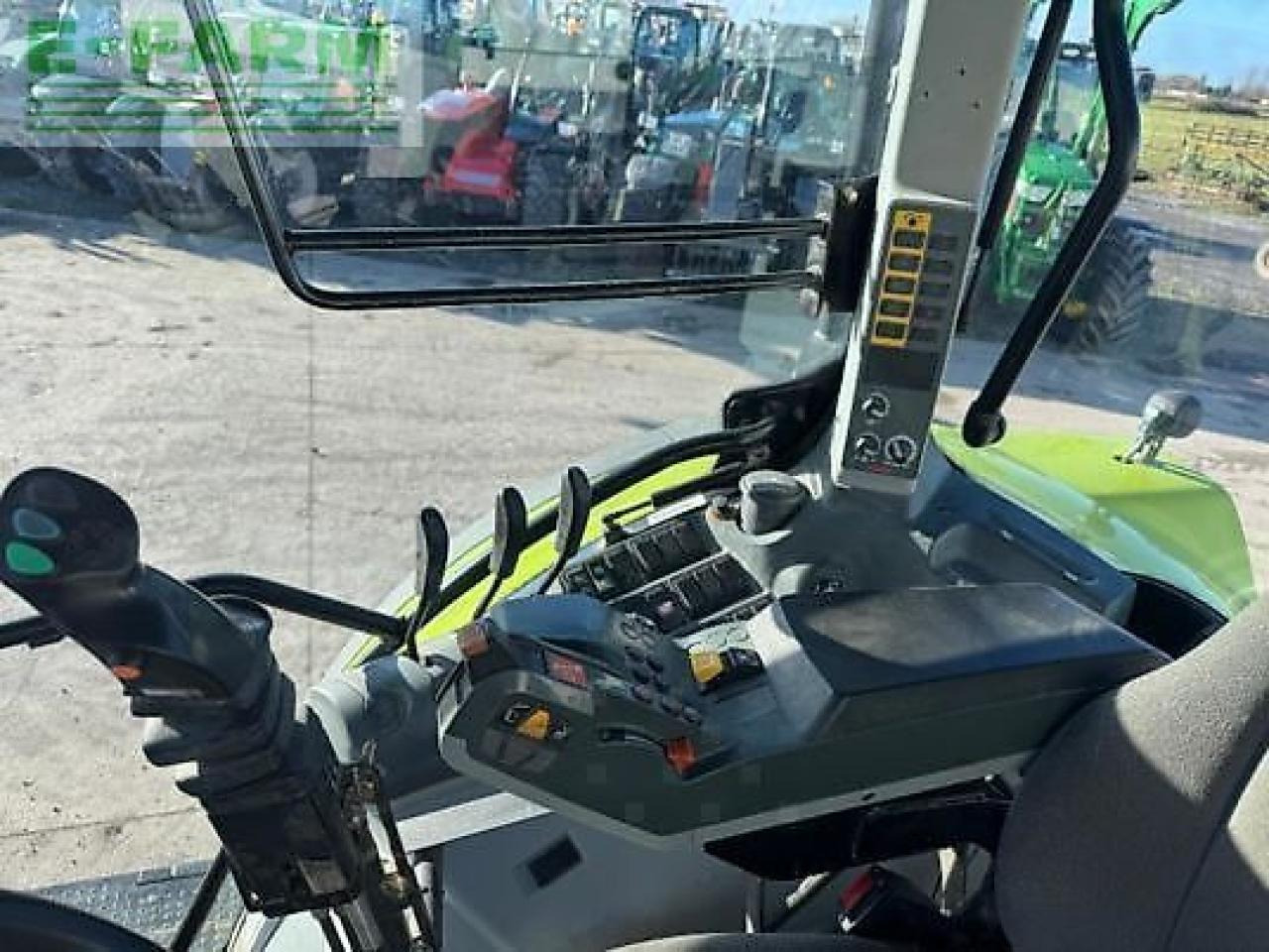 Traktor CLAAS arion 520: obrázek 9