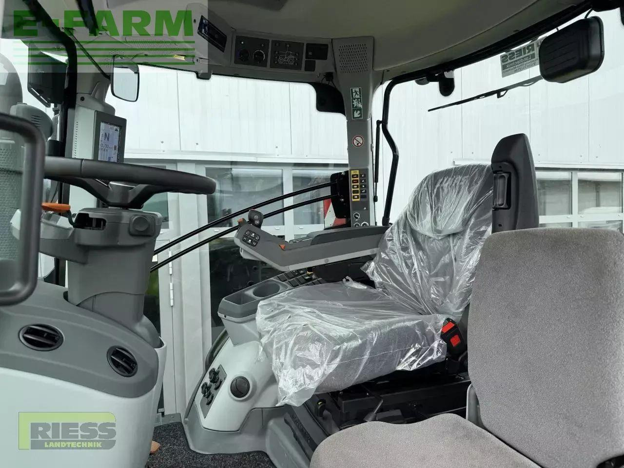 CLAAS axion 800 cis+ hexashift HEXASHIFT CIS+ - Traktor: obrázek 4 CLAAS axion 800 cis+ hexashift HEXASHIFT CIS+ - Traktor: obrázek 4