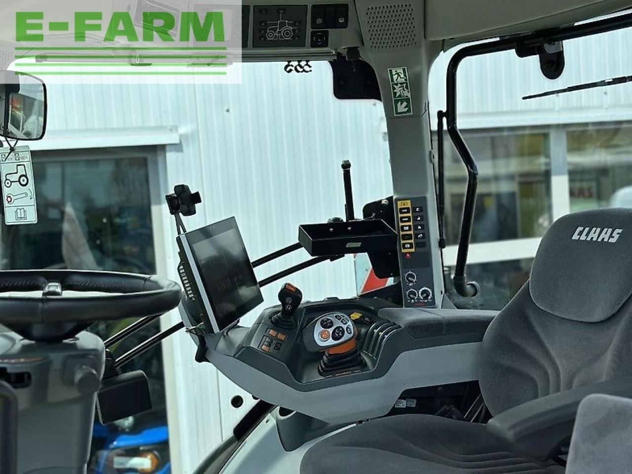 CLAAS axion 870 cebis cmatic CMATIC CEBIS - Traktor: obrázek 4 CLAAS axion 870 cebis cmatic CMATIC CEBIS - Traktor: obrázek 4