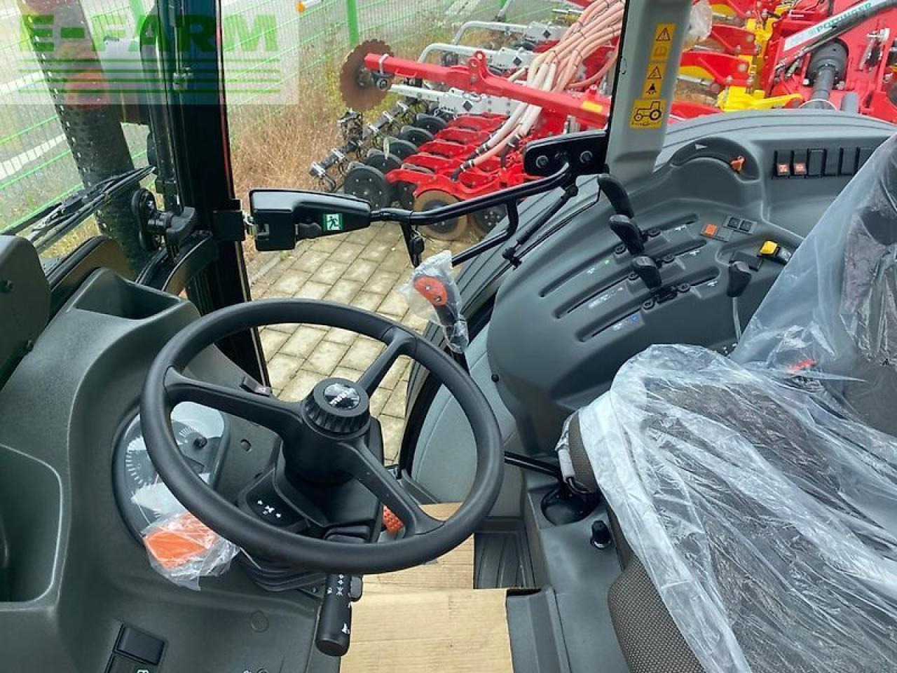 CLAAS elios 210 kabine advanced - Traktor: obrázek 5 CLAAS elios 210 kabine advanced - Traktor: obrázek 5