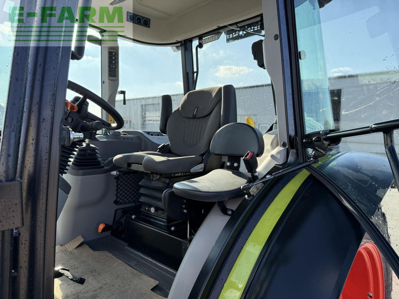 CLAAS elios 320 - Traktor: obrázek 5 CLAAS elios 320 - Traktor: obrázek 5