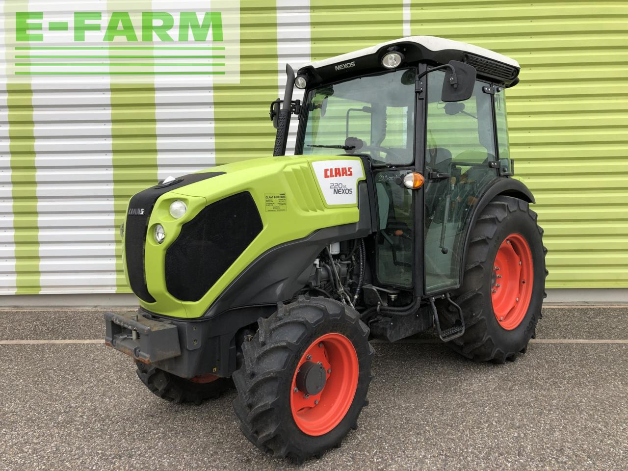 CLAAS nexos 220 vl - Traktor: obrázek 1 CLAAS nexos 220 vl - Traktor: obrázek 1