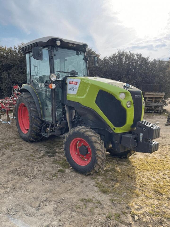 CLAAS nexos 230 ve - Traktor: obrázek 1 CLAAS nexos 230 ve - Traktor: obrázek 1