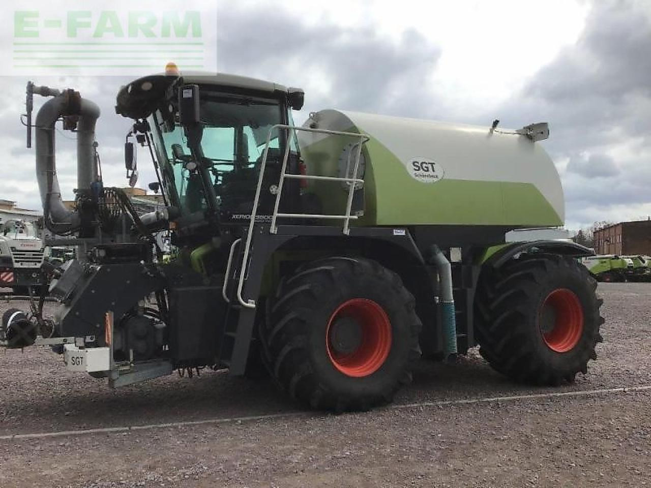 CLAAS xerion 3800 saddle trac - Samochodný postřikovač: obrázek 1 CLAAS xerion 3800 saddle trac - Samochodný postřikovač: obrázek 1