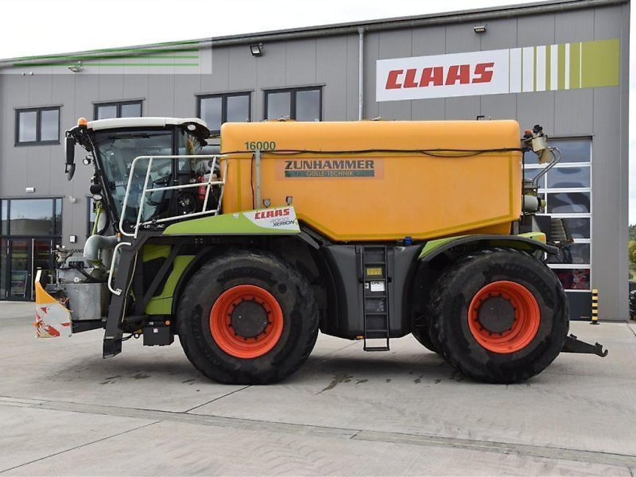 CLAAS xerion 4000 saddle trac SADDLE TRAC - Traktor: obrázek 4 CLAAS xerion 4000 saddle trac SADDLE TRAC - Traktor: obrázek 4