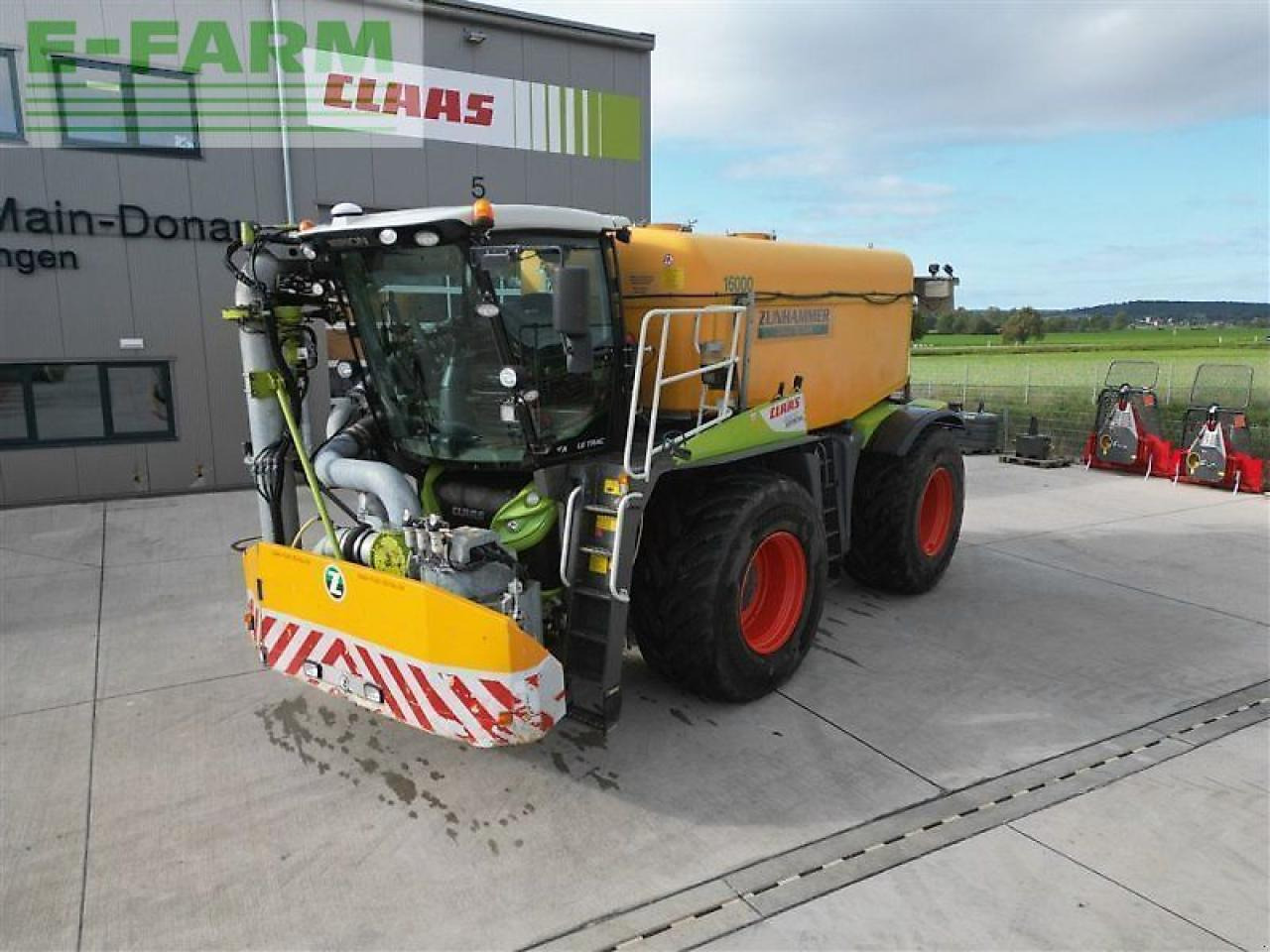 CLAAS xerion 4000 saddle trac SADDLE TRAC - Traktor: obrázek 1 CLAAS xerion 4000 saddle trac SADDLE TRAC - Traktor: obrázek 1