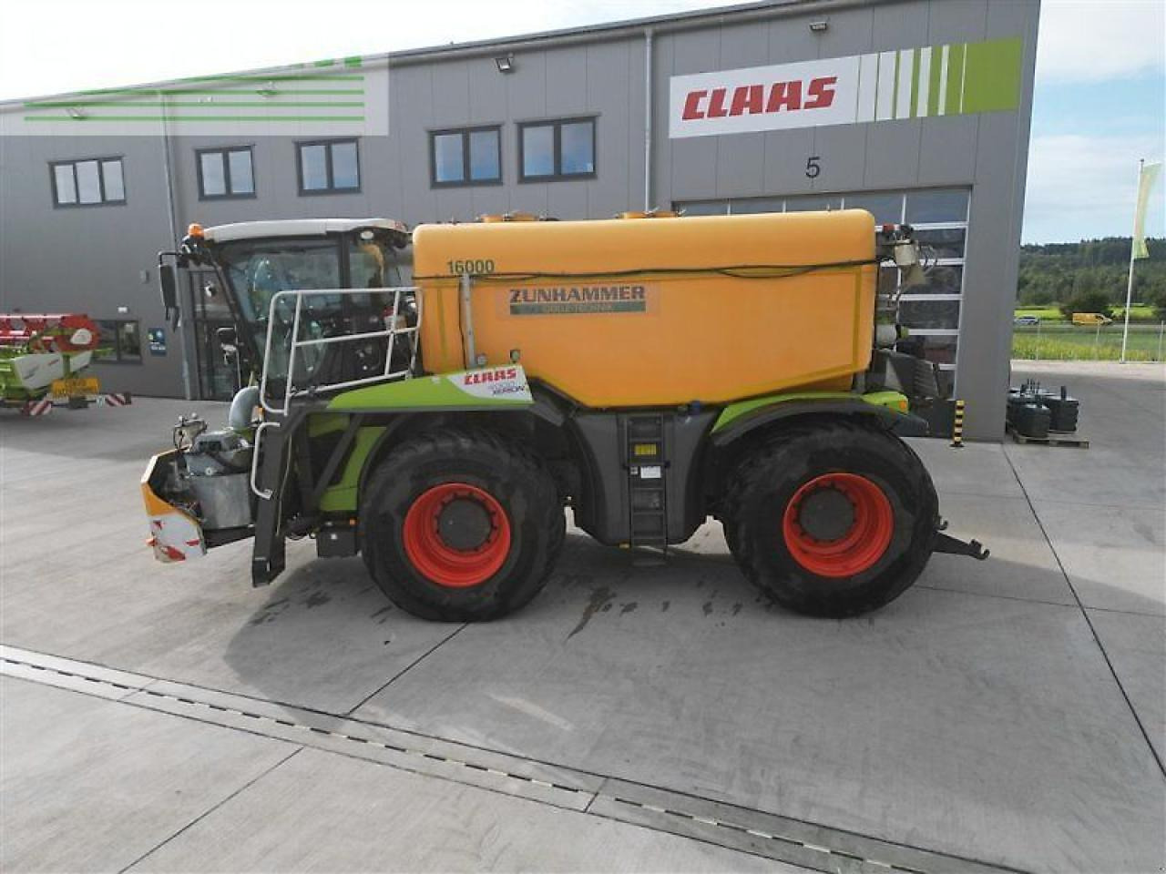 CLAAS xerion 4000 saddle trac SADDLE TRAC - Traktor: obrázek 3 CLAAS xerion 4000 saddle trac SADDLE TRAC - Traktor: obrázek 3