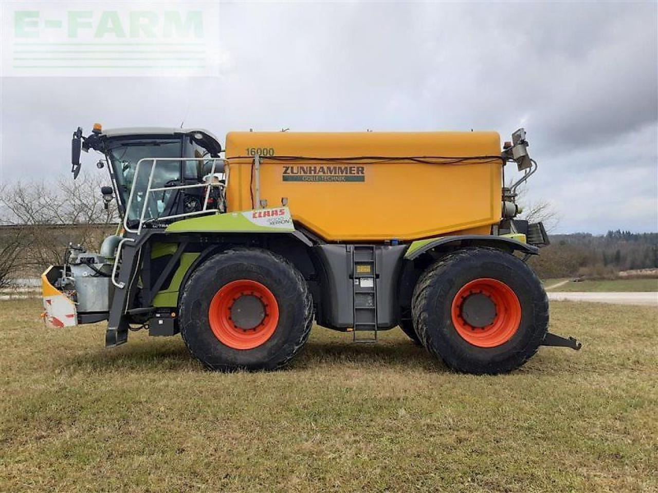 CLAAS xerion 4000 saddle trac SADDLE TRAC - Samochodný postřikovač: obrázek 4 CLAAS xerion 4000 saddle trac SADDLE TRAC - Samochodný postřikovač: obrázek 4