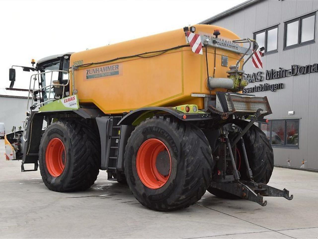 CLAAS xerion 4000 saddle trac SADDLE TRAC - Traktor: obrázek 5 CLAAS xerion 4000 saddle trac SADDLE TRAC - Traktor: obrázek 5