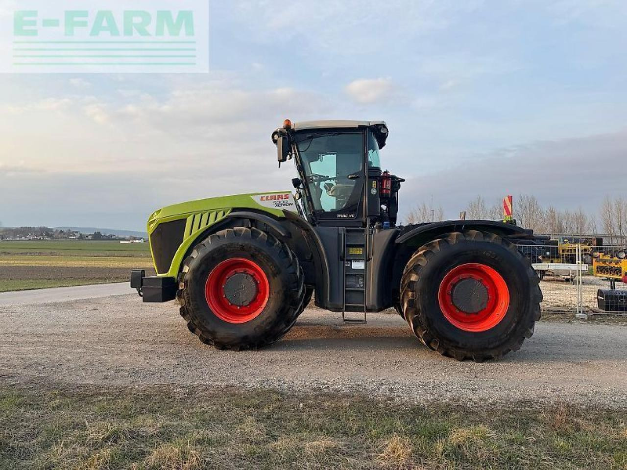 CLAAS xerion 5000 trac vc TRAC VC - Traktor: obrázek 3 CLAAS xerion 5000 trac vc TRAC VC - Traktor: obrázek 3